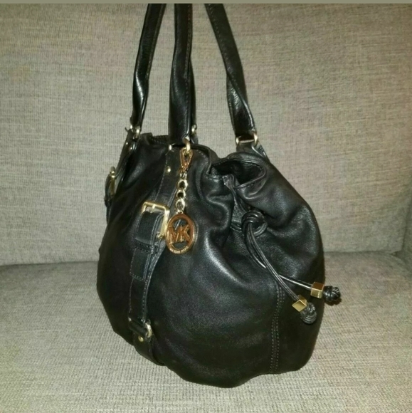 Michael Kors Blk Pleated Leather Drawstring Hobo - Picture 5 of 8